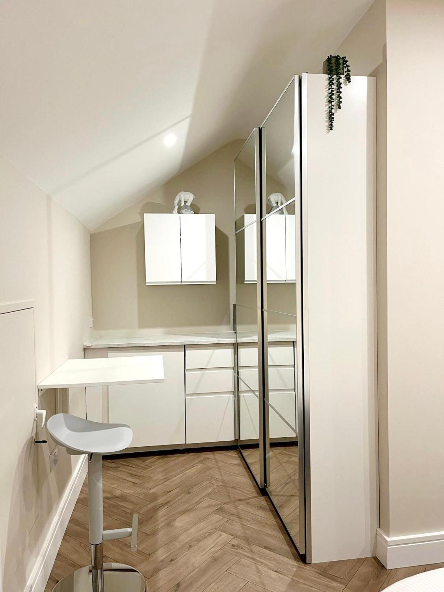 Attic Room In Citywest Dublin Eksteriør billede